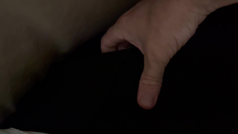 Quan Vietnam 18: Baba üvey oğlunun boşalması için yardım ediyor