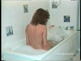 Lady Sonia: Ve vaně