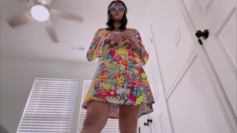 Kink in Time: La groovy degli anni '60 di devyn La fantasia gigantessa video...