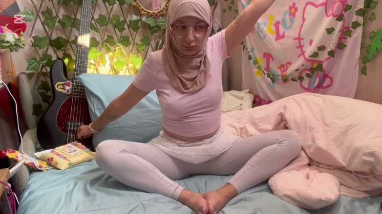 lanalovacutie: Yoga in Hijab Day 16