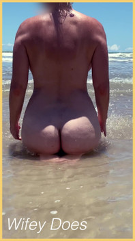 Wifey Goes Nude at Public Beach