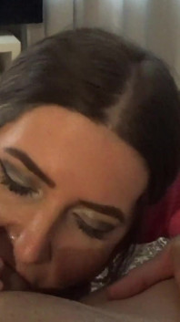 Eigengemaakte porno met schattige en sexy Arabische stiefzus als ouders buiten zijn