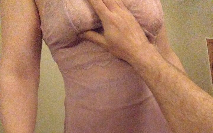 Titi77: 绿帽奴利用他的妻子在她嘴里吮吸他的精子