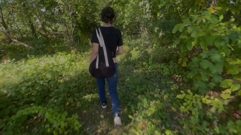 J13D75: Quick Suckin' Skank in the Woods