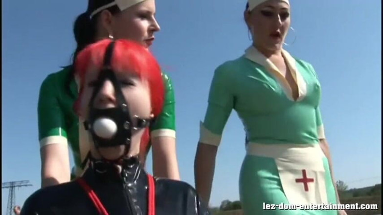 Lezdom Entertainment: Gummi-puppen-klinik teil2