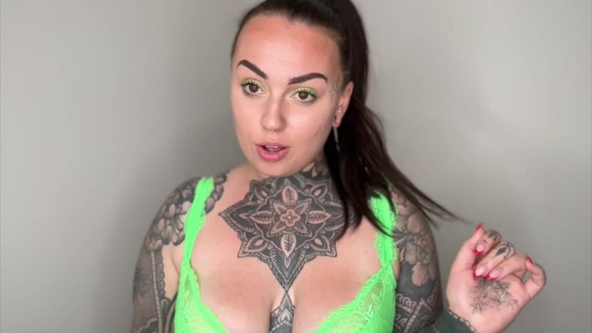 Domme Makes You Gain Weight (Miss Valentina)