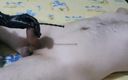 Badkitty B: Dominatoare feminină sondând uretral pula sclavului cu vibrator imens de 12...