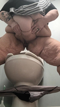 황금 안개로 가득 찬 땅까지 오줌 싸는 옴
