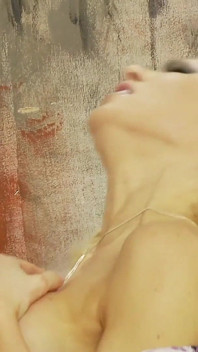 Cindy Behr Dělá Jednorazovou Službu Přes Glory Hole Ve Své Cele
