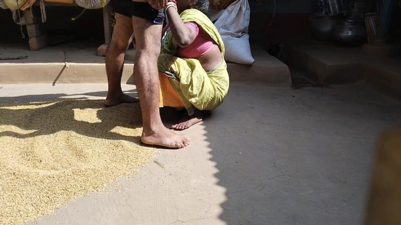 Pumi: Bhabhi Ko Kam Karte Hue Choda 69, me positionner