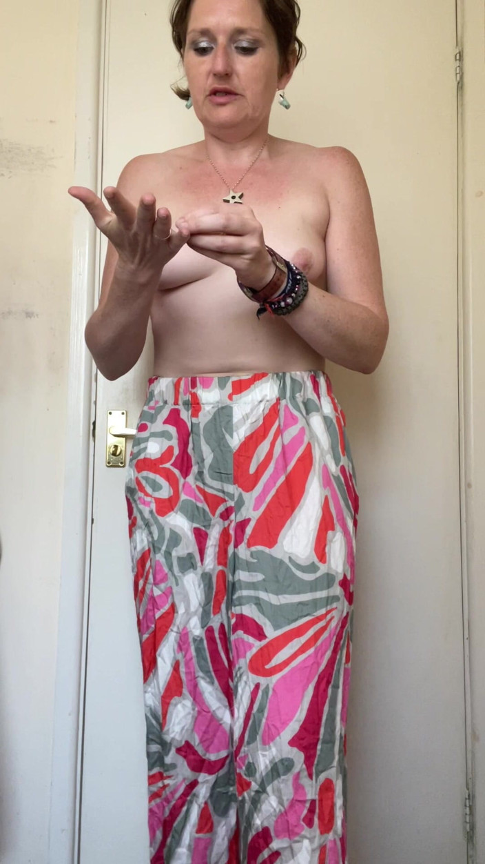 MistressWriggler: ¡sexy, Tonada, Chica De Al Lado Es Como Goldilocks Probándose...