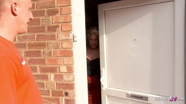 Full porn collection: Bree, MILF excitée aux cheveux courts, se fait baiser par...