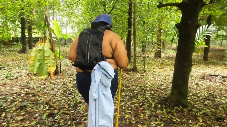 Anne Ipe: แม่บ้านในวันหยุด, เดินแก้ผ้าในป่า เปิดโปงตูดเซ็กซี่และนมใหญ่ของเธอ