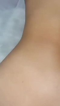 新秀内衣模特以为我不会向她收取照片费用，她用她处女和紧致的肛门指控我