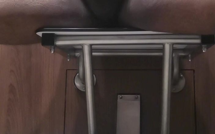 ObsidianFurry: Amateur Brown - joven gordita se pone cachonda mientras viaja y...