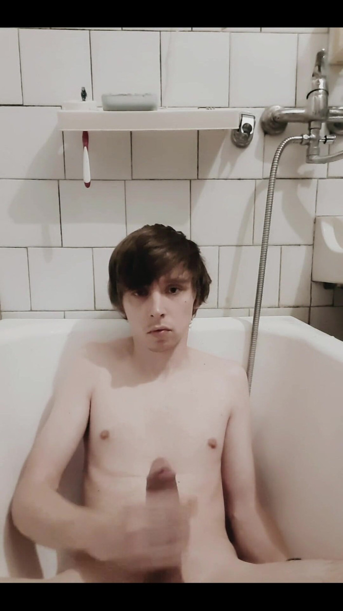 Latvian_boy: Relaxing in Bath
