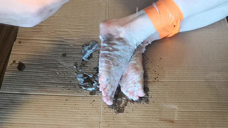Bouncy Tits Action: Hot candle wax on my feet part 2