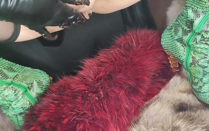 Princess18_: Cruella de Vil menikmati bulu dan pancutan mani