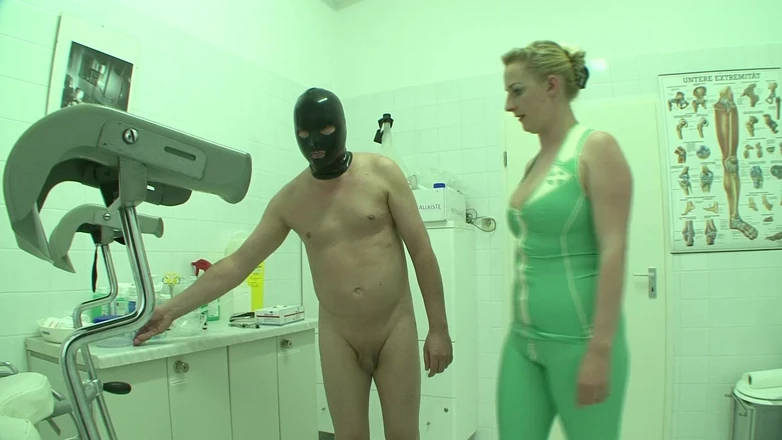 BDSM Deutschland: Blonde Girl Does Hardcore BDSM and Slave in a Clinic
