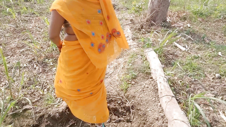 Desistepsis: Üvey kız kardeşim açık havada sikişiyor Hintli köy pornosu xhamaster