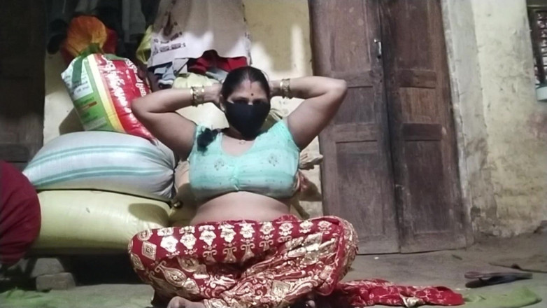 Desi_bhabhi121: 辣妈指法阴户裸体胸部按压