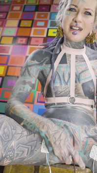 Solo latex harnas elektro-spel - bdsm kniksessie