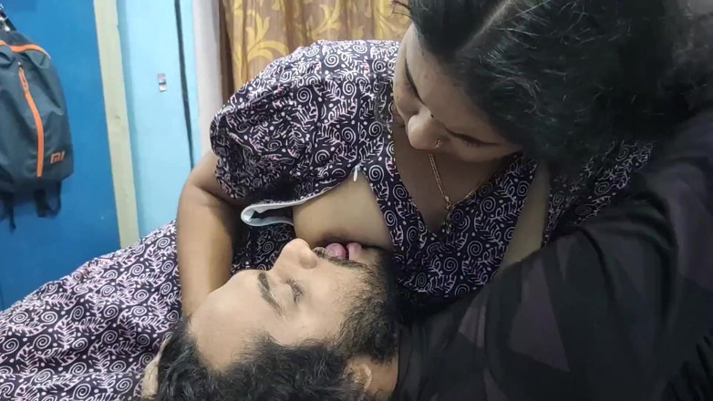 Vaigavarun45: Mallu üvey kız kardeş ateşli sakso çekiyor ve Mallu üvey erkek kardeşiyle sikişiyor...