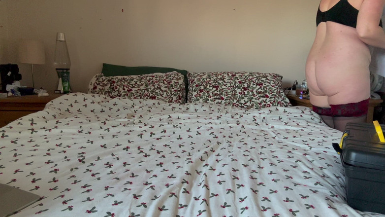 Frequentmasturbation: Рождественская Соло-мастурбация