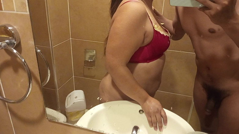 Moo DBOXXX: Samotna mama chce uprawiać seks przez cały dzień, jest nienasycona
