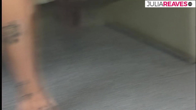 Retro Schlampen: Mamă sexy geme în timp ce clitorisul cu piercing este lins,...