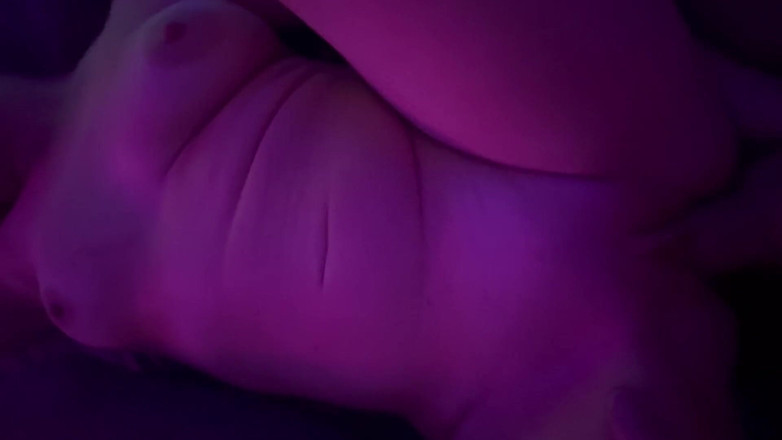 Mia Rae Fox: Wake-up Call: Dalam, Berantakan, dan Patuh