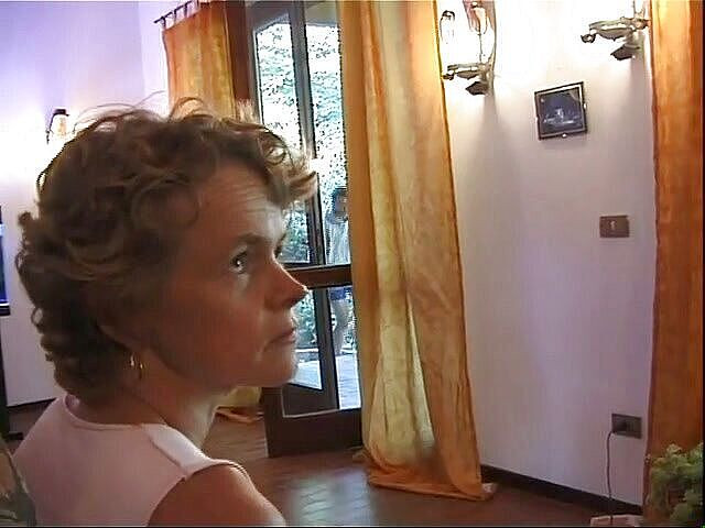 Milf in Love: 令人难以置信的粗暴和邪恶的下流下流（完整色情电影）