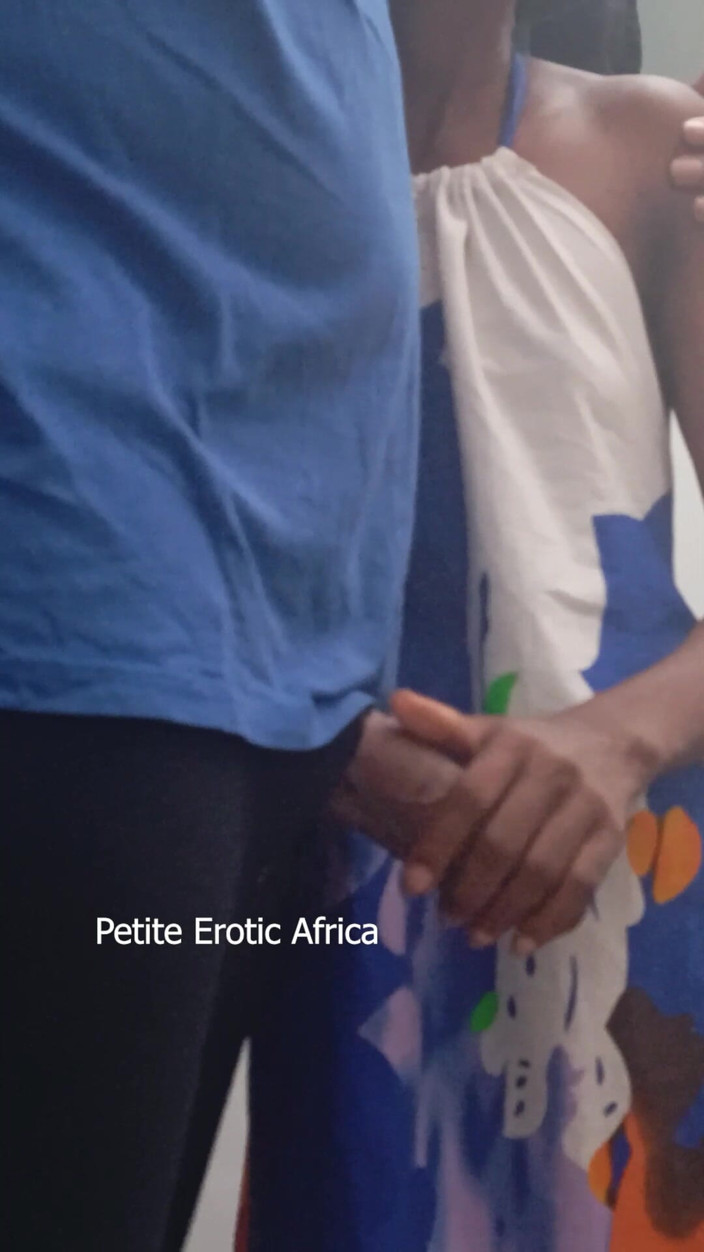 Petite Erotic Africa: Тугие дырки на Little Lovet