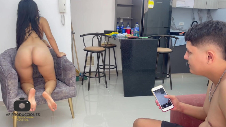 JazminPalvin: 私は幼い義理の妹の写真を撮って、彼女と引き換えにしています