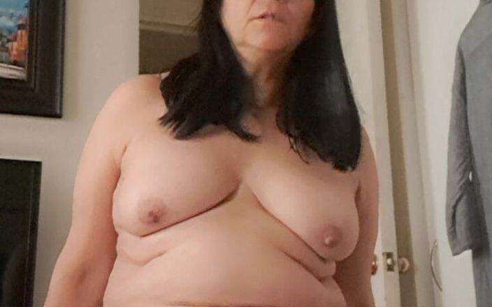 Mommy big hairy pussy: Мілфа, відео від першої особи, секс у позі наїзниці, треться об подушку