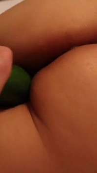 10 palcová okurka vložena