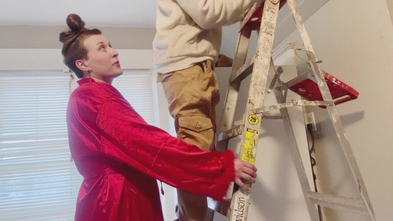 Thekookiejar: Одинокая домохозяйка не может устоять перед трахом черного ремонтника