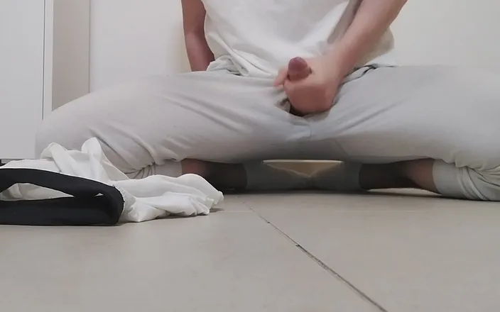 Bayer911: Masturbating with Boxers