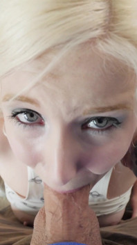 Drobna blondynka przyrodnia siostra Vera Bliss Love Bro's cock