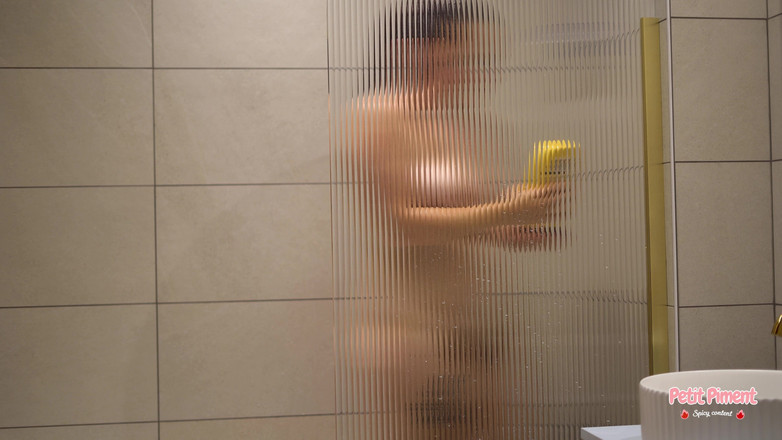 Petitpiment: Sertai saya di bilik mandi