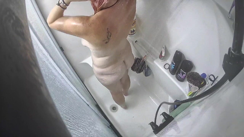 KittieNoOne: Kittie se sprchuje