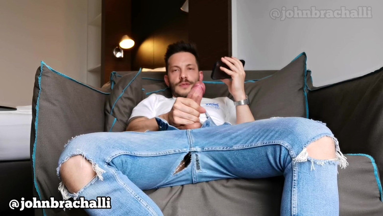 John Brachalli: John Brachalli che si masturba