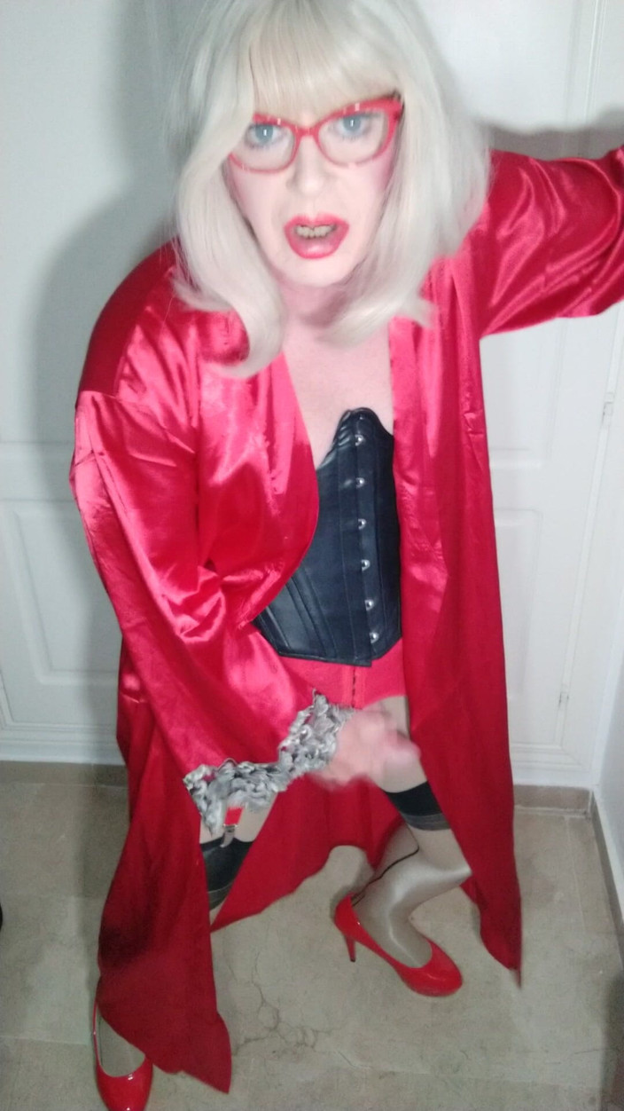 Emma Browne: Quick Cum Crossdresser