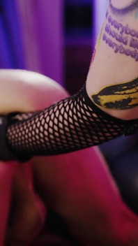 Michael vegas lagi asik fisting pakai strap-on dan fisting
