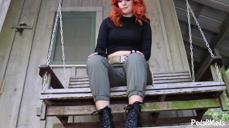PedsRMeds: Peaches riesin kim zeigt ihre stiefel