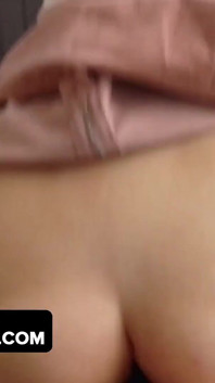 Hijastra sabe cómo hacer muy feliz a su padrastro - Dadcrush