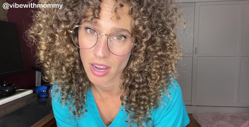 VibeWithMommy: Suster Yahudi meringankan dokter joi. Aku tahu betapa kerasnya kau...