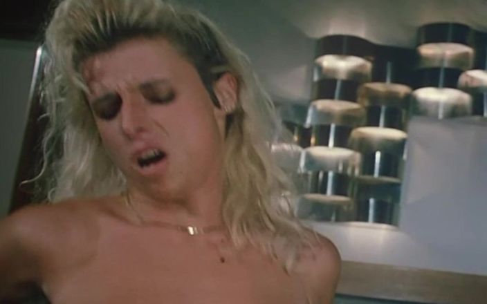 Inhonorof porn: Milly D'abbraccio'nun doğum günü için büyük grup seks