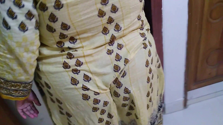 Aria Mia: Sogra fodida por genro quando a esposa não está em...