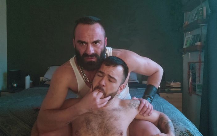 The bearded master: Munkaver de Toyboy. Hela filmen.